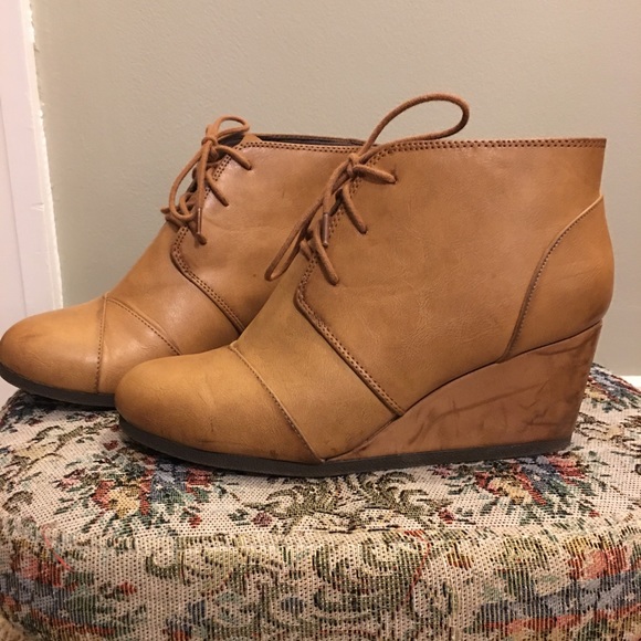 Size 10 wedge lace up booties - Picture 2 of 7